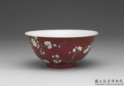 图片[2]-Bowl with plum blossoms and bamboo on a red ground in painted enamels, Qing dynasty, Yongzheng reign (1723-1735)-China Archive